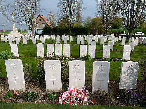 La tombre de V.J. Strudwick dans le cimetière d'Essex Farm.
