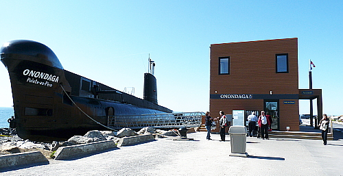 Jusqu’au 7 septembre, plusieurs expositions d’artéfacts et activités familiales se dérouleront à l’ombre du clocher de Sainte-Luce et Sur le site historique maritime de la Pointe-au-Père, à Rimouski, déjà réputé pour accueillir le fameux sous-marin Onondaga qui continue de fasciner les visiteurs.