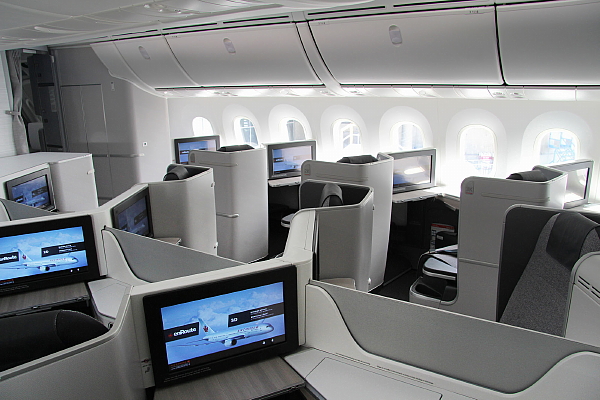 La nouvelle cabine de la Classe affaires internationale d'Air Canada à bord de l'appareil 787 Dreamliner. (Groupe CNW/Air Canada).