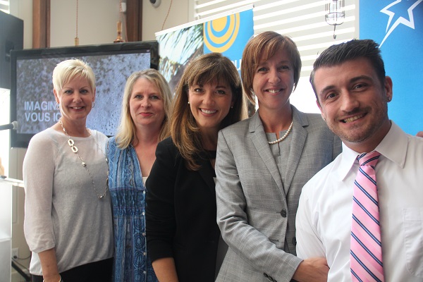 : L'équipe de Vacances Transat: de g. à dr: Denise Heffron, Nathalie Dunn, Maryse Martel, Sylvie Murdock et Alex Brien : L'équipe de Vacances Transat: de g. à dr: Denise Heffron, Nathalie Dunn, Maryse Martel, Sylvie Murdock et Alex Brien