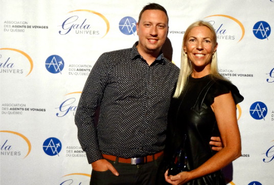 Patrice Mainella, responsable du centre des ventes et Lyne Chayer, directrice générale de Sunwing Québec. (photo fournie par AAVQ) Patrice Mainella, responsable du centre des ventes et Lyne Chayer, directrice générale de Sunwing Québec. (photo fournie par AAVQ)