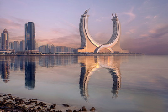 Les deux enseignes Raffles Doha et Fairmont Doha, situées dans les Katara Towers