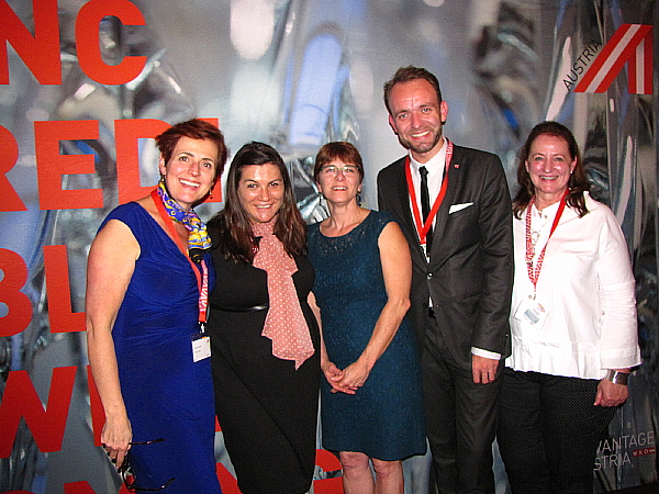 Au terme de cette joyeuse soirée, les protagonistes principaux ont accepté de se faire photographier. Seri Freeman des Hôtels Sacher, Paloma Mediavilla Sanz des Hôtels Accor, Danielle Kaiser d’Austrian Airlines, Herwig Neuper et Rita Gily d’Advantage Austria