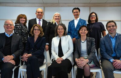 Debout :Lucie Chabot, Bruno Matheu, Julie Tremblay, Stéphane Lefebvre, Geneviève Brouillette. Assis(es) : Robert Coallier, Annick Guérard, Susan Kudzman, Valérie Chort, Ian Rae, Daniel Desjadins (absent). (Groupe CNW/Transat A.T. Inc.)