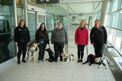 Libérer le potentiel d'indépendance : Toronto Pearson, WestJet et le programme des chiens-guides de la Fondation des Lions du Canada célèbrent la Journée internationale des chiens-guides Libérer le potentiel d'indépendance : Toronto Pearson, WestJet et le programme des chiens-guides de la Fondation des Lions du Canada célèbrent la Journée internationale des chiens-guides