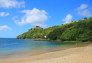 L'Ile Pigeon cache aussi une charmante plage, propice à la baignade