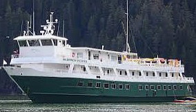 Alaska: les 78 passagers d'un navire d'excursion incendié recueillis par le Sapphire Princess
