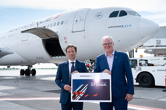 Eric Caron, Directeur général Amérique Nord Air France-KLM et Mark Laroche, Président et chef de la direction Aéroport International d’Ottawa