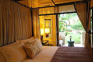 Rénové récemment, l'hôtel compte 119 chambres, qui reflètent encore l'ambiance coloniale. Rénové récemment, l'hôtel compte 119 chambres, qui reflètent encore l'ambiance coloniale.