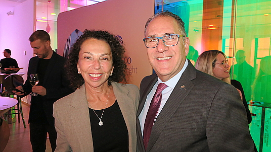 Renée Boisvert, Vice-présidente produits chez Transat et Joseph Adamo, Président, Transat Distribution Canada et Chef de la direction ventes et marketing de Transat.