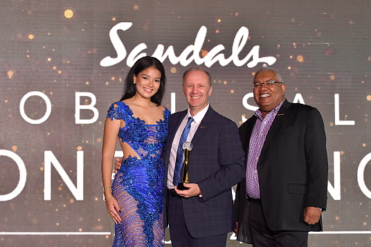  « Une piste claire d’opportunités » : à l’intérieur de la conférence mondiale de SANDALS sur les ventes 2024 