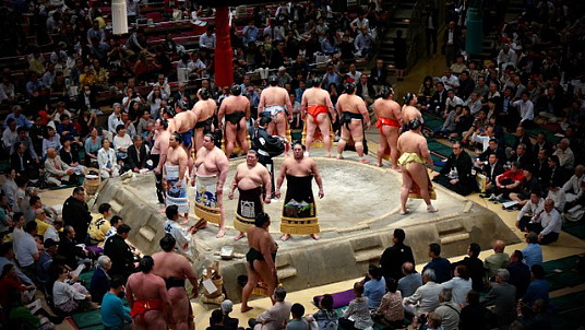 Lutteurs de Sumo, photo avec l’aimable autorisation de Alessio Roversi