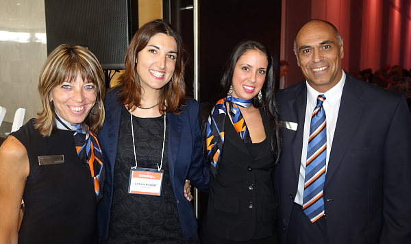 Gustavo Moor, du service des ventes - ici accompagné de trois de ses collègues a livré la présentation sur les produits. Gustavo Moor, du service des ventes - ici accompagné de trois de ses collègues a livré la présentation sur les produits.