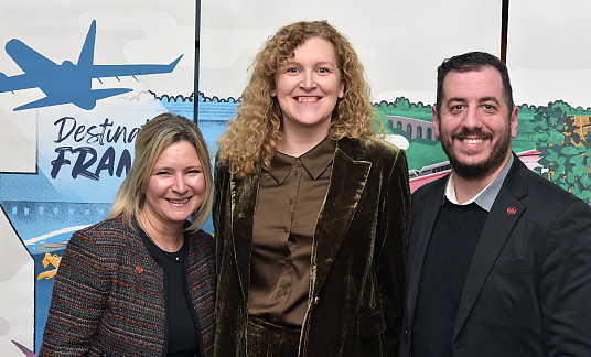 Karen Acs, chef de service principale commerciale régionale Air Canada (gauche), Mélanie Paul-Hus, directrice d'Atout France Canada (centre) et Nicolas Thériault, Chef de secteurs des ventes Vacances Air  Canada (droite) - Crédit photo : Michel Laloux