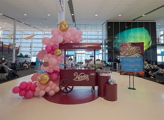 Air Transat a souligné en grand l’arrivée du film Wonka lors d’un vol vers Bruxelles