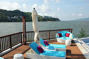 Ce nouveau village 4 Tridents se trouve à flanc de colline, surplombant la plage et la baie Ce nouveau village 4 Tridents se trouve à flanc de colline, surplombant la plage et la baie