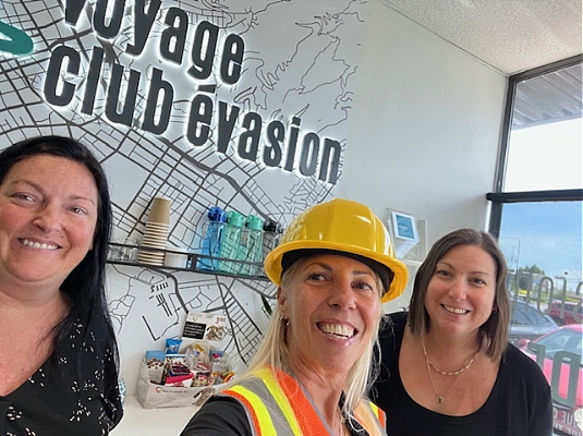 L'équipe des ventes de Vacances Sunwing sur la route pour la promotion des vacances de la construction L'équipe des ventes de Vacances Sunwing sur la route pour la promotion des vacances de la construction