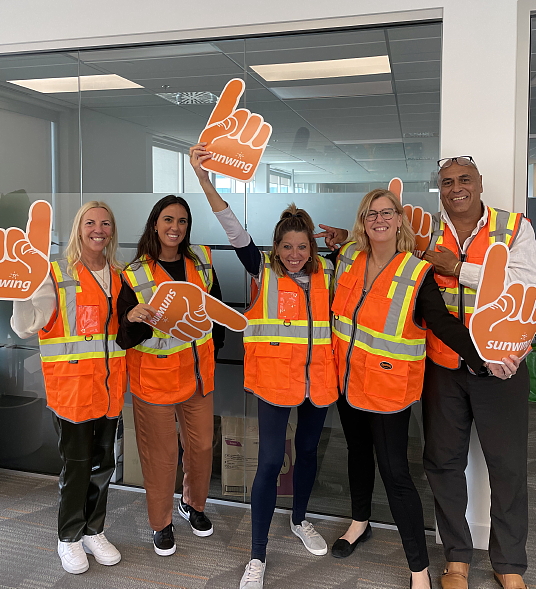 L'équipe des ventes de Vacances Sunwing sur la route pour la promotion des vacances de la construction