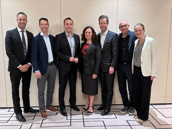 Jared Mikoch-Gerke, WestJet, Director of Alliances and Airport Affairs, John Weatherill, WestJet Group, Executive Vice-President & Chief Commercial Officer, Juha Jarvinen, Virgin Atlantic, Executive Vice President & Chief Commercial Officer, Kate Leigh, Virgin Atlantic, Head of Alliances, Alexis von Hoensbroech, WestJet Group, CEO, Shai Weiss, Virgin Atlantic, CEO, and Jenny McGowan, Virgin Atlantic, Vice-President, Network & Alliances (CNW Group/WESTJET, an Alberta Partnership)