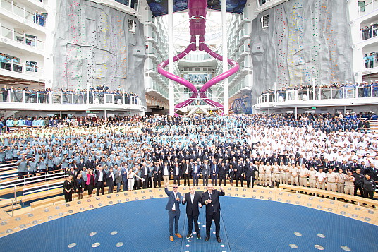 Juin 2024 – Royal Caribbean International accueille la courte escapade ultime, Utopia of the Seas , en famille avec une célébration au chantier naval des Chantiers de l'Atlantique à Saint-Nazaire, en France. Dans seulement cinq week-ends, le 19 juillet, les nouvelles vacances seront les premières du genre à débuter avec des escapades de 3 et 4 nuits au départ de Port Canaveral (Orlando), en Floride. Crédit : sbw-photo