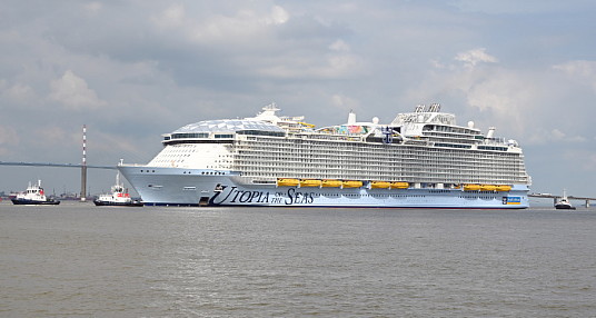 Mai 2024 – Le nouvel Utopia of the Seas de Royal Caribbean met les voiles vers le large pour la première fois pour commencer cinq jours d’essais. L’essai en mer, l’une des dernières étapes de la construction, intervient 10 semaines avant les débuts de l’ultime escapade en juillet à Port Canaveral (Orlando), en Floride.
