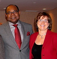 Edmund Bartlett ici en compagnie de Louise Paquette responsable du Bureau de Tourisme de la Jamaïque à Montréal (archives JMV 2011)