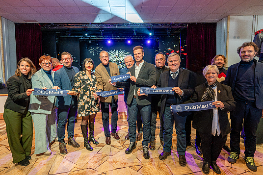 De gauche à droite : Marine Michel, Agnès Rossi, Arnaud Murgia, Dalila Zane, Henri Giscard d’Estaing, Jean Marie Bernard, Émeric Salle, Éric Peythieu, Jean-Michel Arnaud, Valérie Rossi, Laurent Maugoust (Architecte d'intérieur), Yvan Chaix De gauche à droite : Marine Michel, Agnès Rossi, Arnaud Murgia, Dalila Zane, Henri Giscard d’Estaing, Jean Marie Bernard, Émeric Salle, Éric Peythieu, Jean-Michel Arnaud, Valérie Rossi, Laurent Maugoust (Architecte d'intérieur), Yvan Chaix