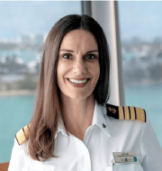 Kate McCue, commandante de navire et star des réseaux sociaux, quitte Celebrity Cruises