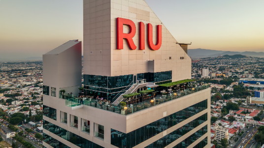 Le Riu Plaza Guadalajara inaugure une expérience vertigineuse avec son nouveau 360° Rooftop au 41e étage
