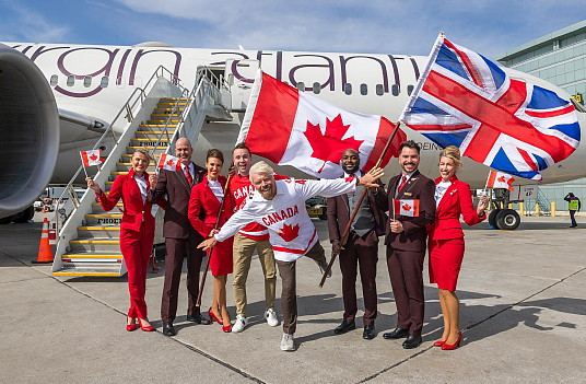 Vol inaugural de Virgin Atlantic Canada - atterrissage à Toronto avec Richard Branson