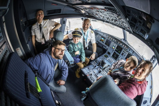 Enfants en première 2025 (Groupe CNW/Aéroports de Montréal)