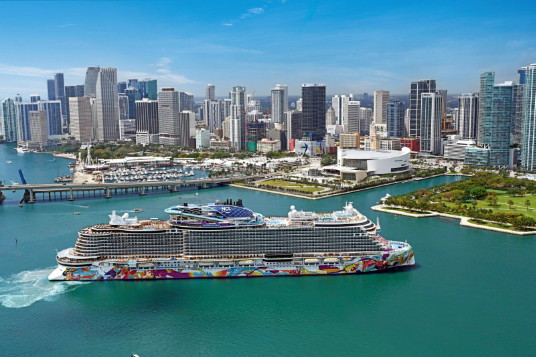 Norwegian Cruise Line® baptise officiellement le Norwegian Aqua à Miami et révèle ses plans d’expansion pour Great Stirrup Cay, la destination insulaire privée de la marque