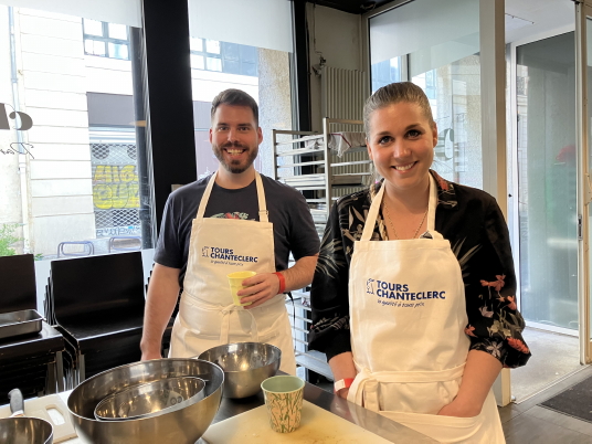Alexandre Faucher (Voyages Paradis) & Geneviève Tremblay (tripvoyage Agathe Leclerc) lors de l’atelier de cuisine à Paris