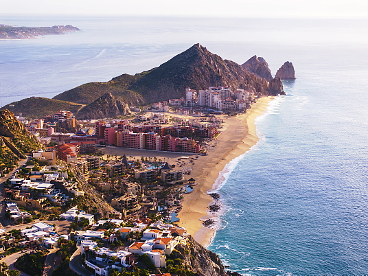 Les voyageurs canadiens à Los Cabos font un bond de 12 %, à la recherche de destinations ensoleillées et sophistiquées autres que les États-Unis