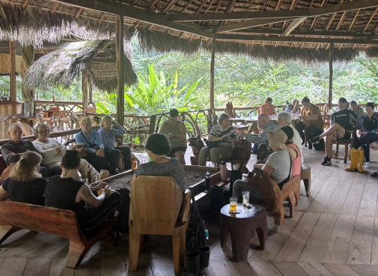 Reception du lodge ouvert sur la forêt, en Amazonie équatorienne
