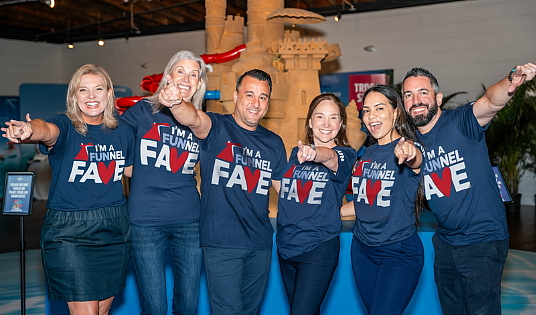 Carnival Cruise Line met tout son coeur dans ses partenariats avec les conseillers en voyage avec une nouvelle campagne «Funnel Faves»