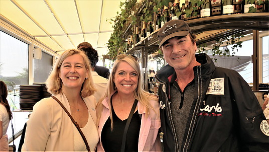 Vacances Westjet Québec reçoit des partenaires au Grand Prix de F1 en compagnie du président de Westjet Airlines.