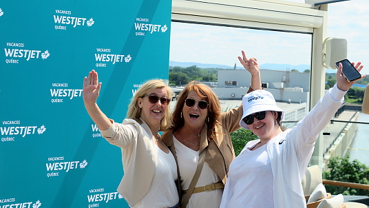 Vacances Westjet Québec reçoit des partenaires au Grand Prix de F1 en compagnie du président de Westjet Airlines.