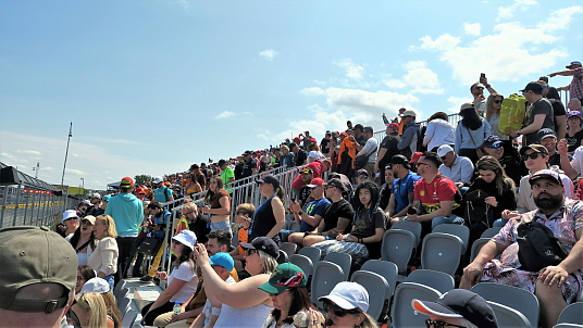 Vacances Westjet Québec reçoit des partenaires au Grand Prix de F1 en compagnie du président de Westjet Airlines.