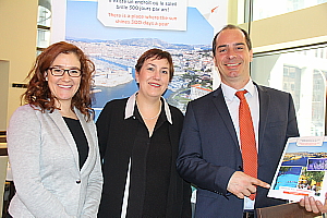 Debbie Cabana et Pascale Carrillo (de Transat), en compagnie de Loïc Chevelon, chef du service promotion Aéroport Marseille Provence.