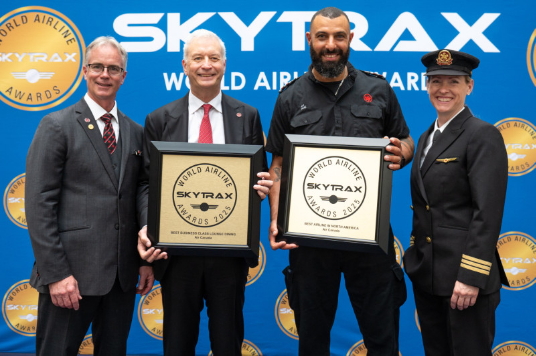 Air Canada est nommée Meilleur transporteur aérien en Amérique du Nord aux World Airline Awards de Skytrax 2025 présentés au Salon international de l'aéronautique et de l'espace de Paris