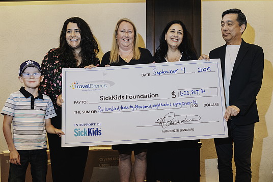 Le 10e tournoi de golf caritatif annuel de Voyages TravelBrands amasse 620 887,82 $ pour la Fondation SickKids