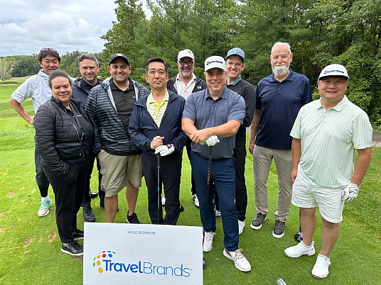 Le 10e tournoi de golf caritatif annuel de Voyages TravelBrands amasse 620 887,82 $ pour la Fondation SickKids
