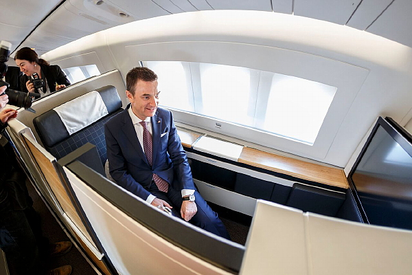 SWISS et ADM célèbrent l’envol du nouveau Boeing 777-300ER au départ de Montréal vers Zurich. SWISS et ADM célèbrent l’envol du nouveau Boeing 777-300ER au départ de Montréal vers Zurich.