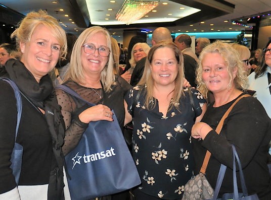 Petit groupe de conseillères en pleine forme