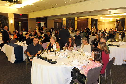 le ministre du Tourisme de Cuba donne officiellement le coup d’envoi de la saison hivernale à Montréal devant 150 invités lors de sa Fiesta Cubana!