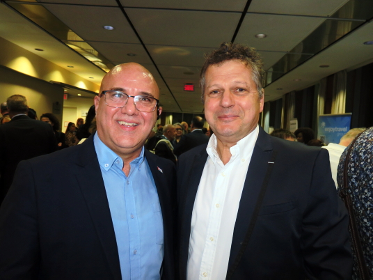 le ministre du Tourisme de Cuba donne officiellement le coup d’envoi de la saison hivernale à Montréal devant 150 invités lors de sa Fiesta Cubana!