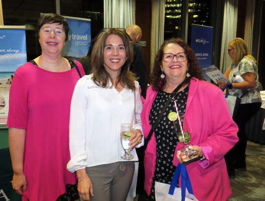 le ministre du Tourisme de Cuba donne officiellement le coup d’envoi de la saison hivernale à Montréal devant 150 invités lors de sa Fiesta Cubana!