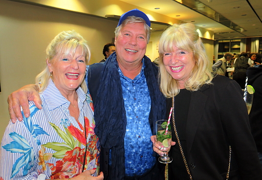 le ministre du Tourisme de Cuba donne officiellement le coup d’envoi de la saison hivernale à Montréal devant 150 invités lors de sa Fiesta Cubana!