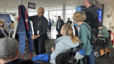 Ouvrir la voie à un transport aérien accessible : Toronto Pearson organise une visite de répétition avec Lésions Médullaires Ontario et Air Canada